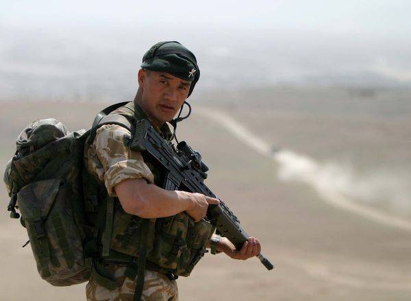 13 Giờ: Lính Ngầm Benghazi 13 Giờ: Lính Ngầm Benghazi